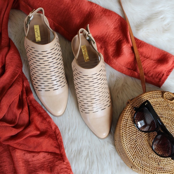 🆕️//The Charlie// Distressed cutout bootie - Picture 8 of 8